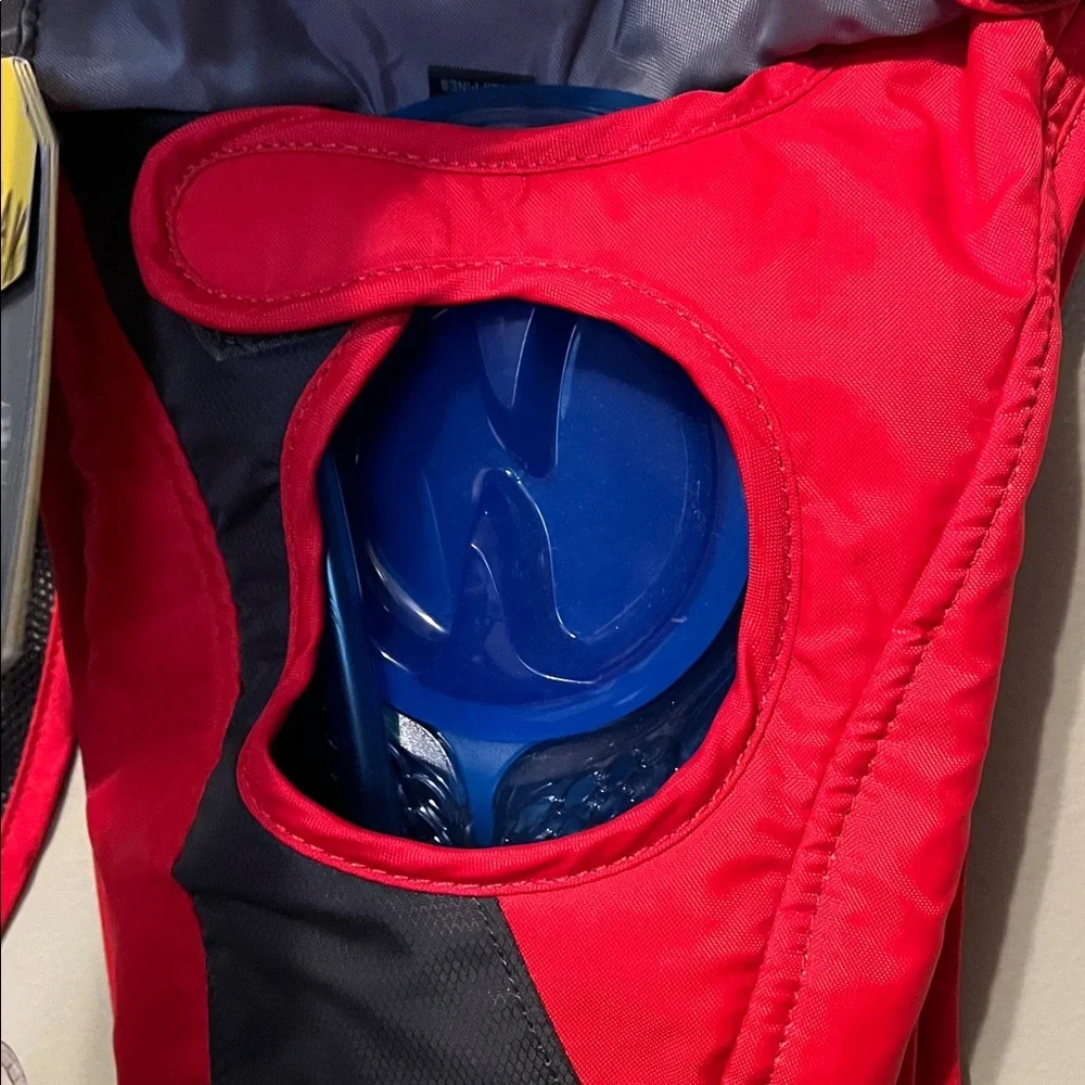 CamelBak Red and Black Hydration backpack 1.5 Liters brand new